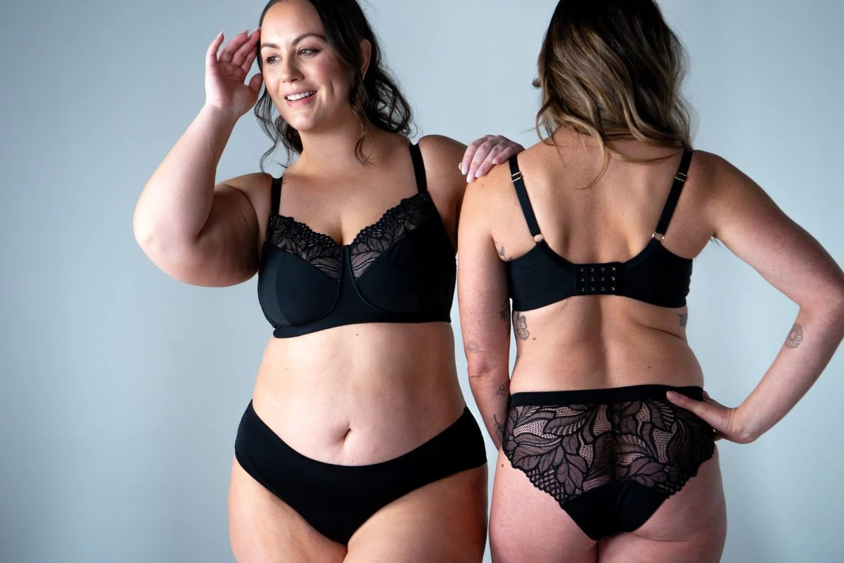 Luxe Wirefree Full Cup Bra - Black - Image 8