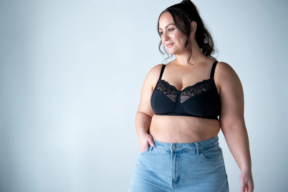 Luxe Wirefree Full Cup Bra - Black - Image 9